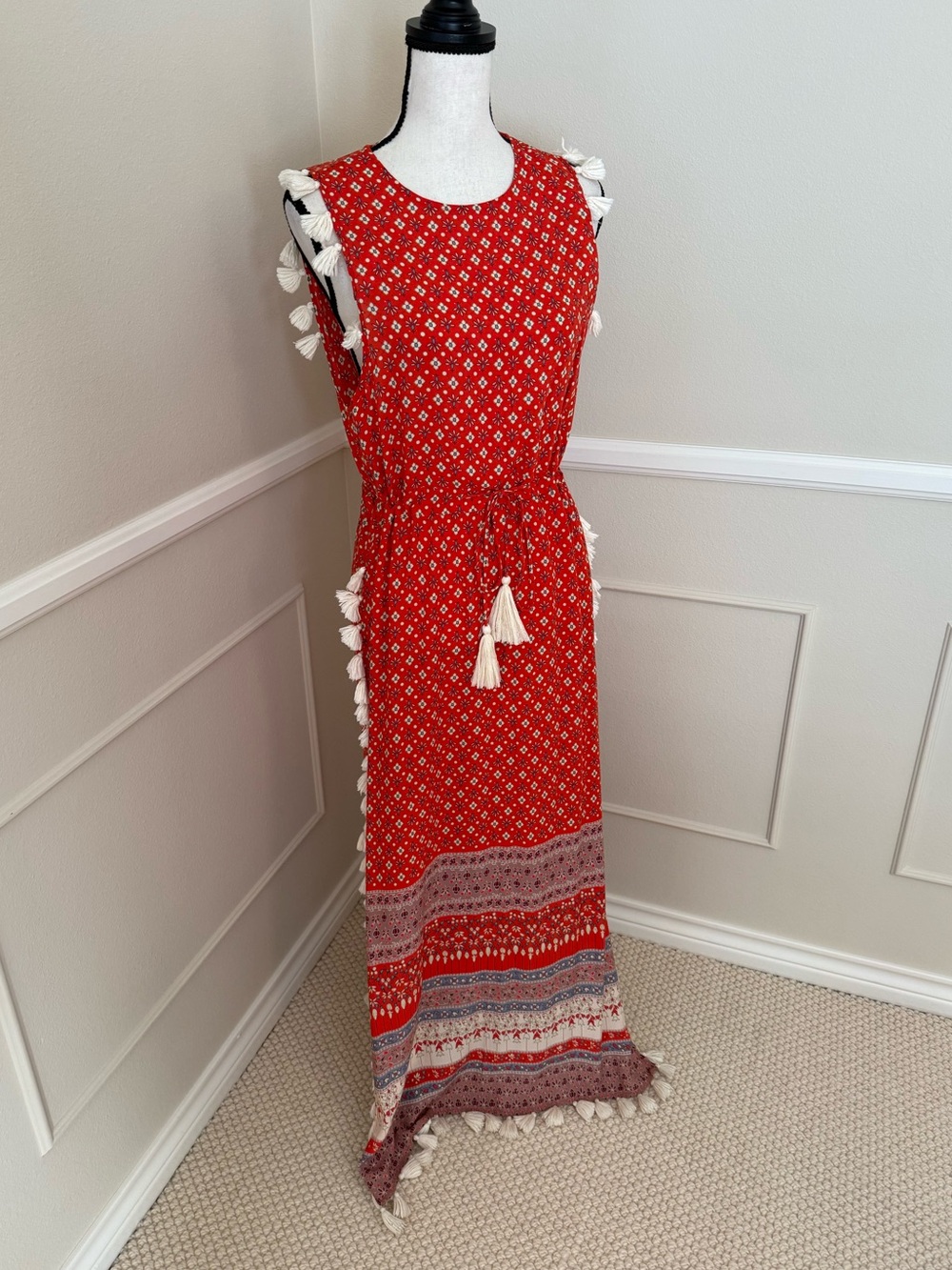 Sleeveless, beachy tassel dress